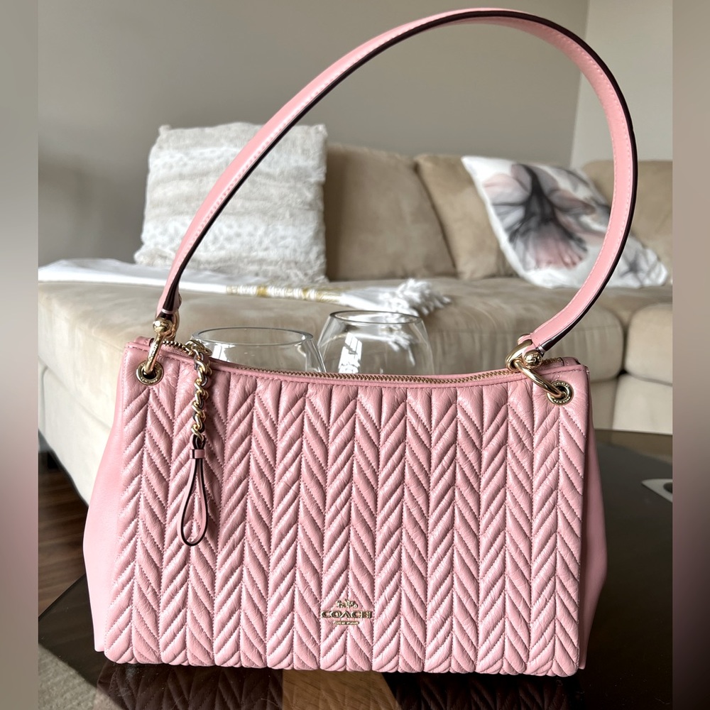 SOLD— Brand new COACH shoulder bag😍